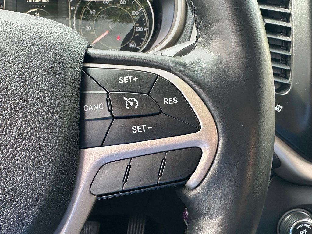 Used 2014 Jeep Cherokee Latitude w/ Cold Weather Group AWD/4WD image 26