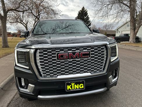 Used 2021 GMC Yukon Denali w/ Denali Premium Package image 3