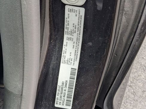 Used 2025 Chrysler Pacifica Select image 34