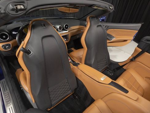 Used 2017 Ferrari California T RWD image 44