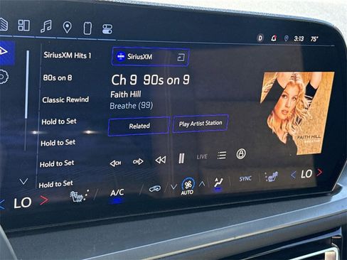 Used 2024 Chevrolet Traverse LT image 12