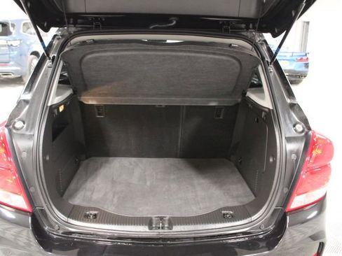 Used 2022 Chevrolet Trax LT w/ LT Convenience Package image 13