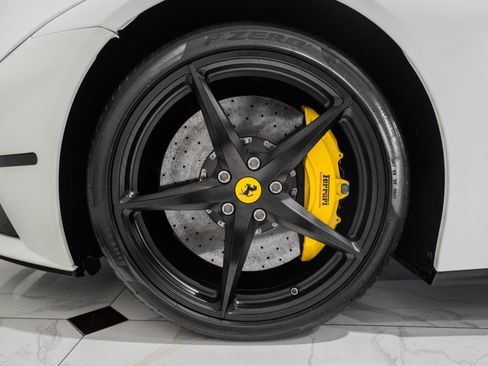 Used 2017 Ferrari F12 Berlinetta RWD image 15