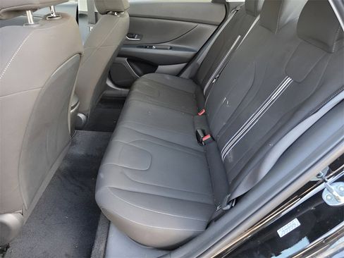 Used 2023 Hyundai Elantra SEL image 15
