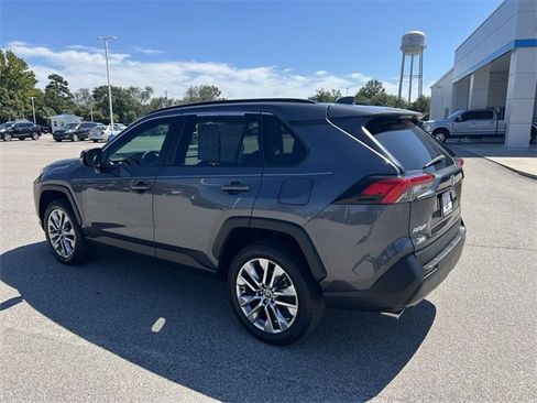 Used 2023 Toyota RAV4 XLE Premium image 6