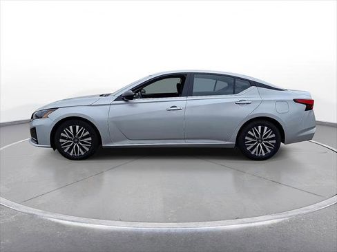 Used 2024 Nissan Altima 2.5 SV image 5