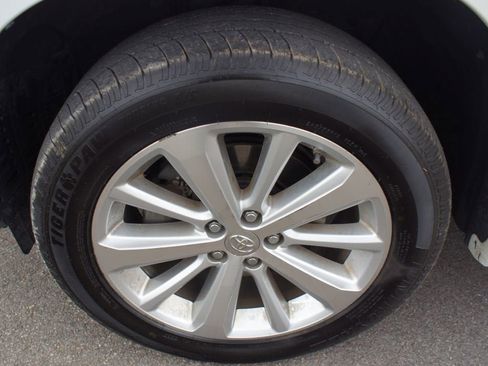 Used 2011 Toyota Highlander Limited image 18