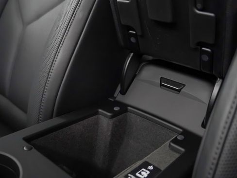 Certified 2025 Porsche Macan image 35