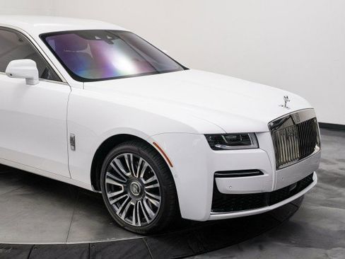 Used 2024 Rolls-Royce Ghost image 12