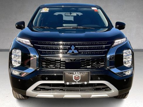 Used 2024 Mitsubishi Outlander SE image 3