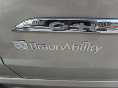 Used 2011 Chrysler Town & Country Touring-L w/ Trailer Tow Group FWD image 15