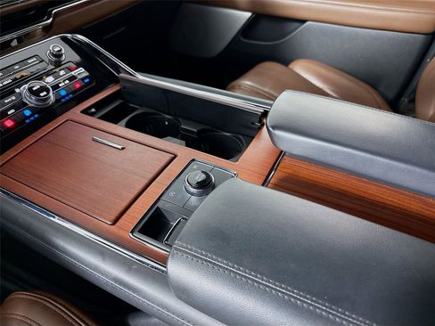 Used 2023 Lincoln Navigator Reserve AWD/4WD image 9