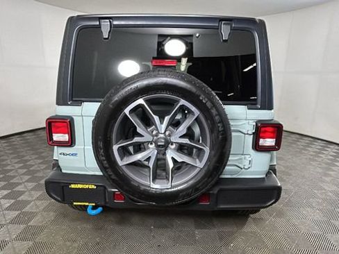 Used 2024 Jeep Wrangler Unlimited w/ Convenience Group AWD/4WD image 4