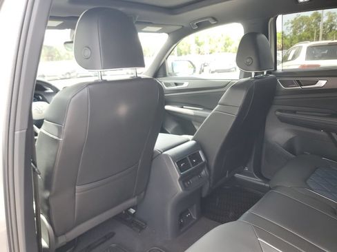 Certified 2024 Volkswagen Atlas Cross Sport SEL Premium R-Line AWD/4WD image 18