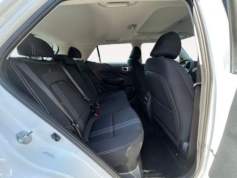 Used 2025 Hyundai Venue SEL FWD image 23