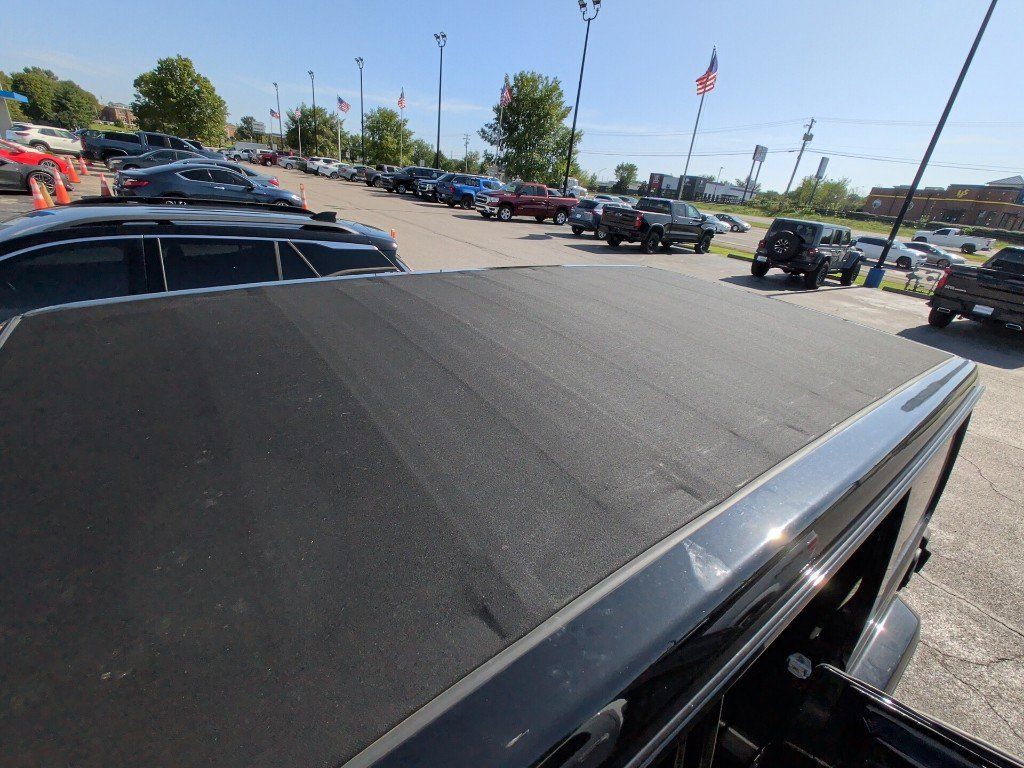 Used 2023 Jeep Wrangler Unlimited Sahara AWD/4WD image 14