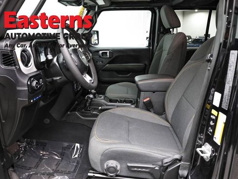 Used 2025 Jeep Wrangler Unlimited Sahara image 14