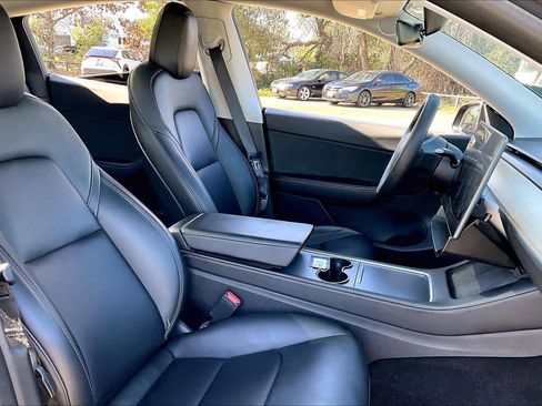 Used 2021 Tesla Model Y Performance image 9