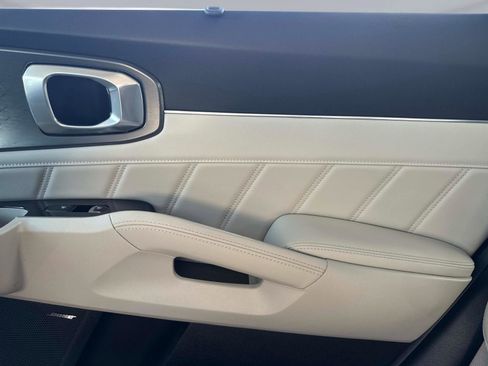 Used 2023 Kia Sorento SX Prestige w/ Panoramic Sunroof Package image 18