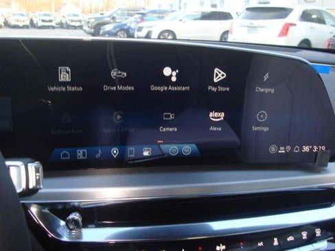 New 2025 Cadillac Lyriq Luxury w/ LPO, Bronce Accent Package image 13