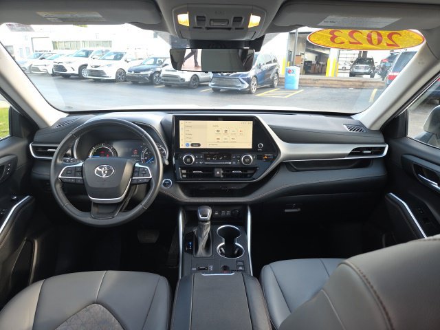 Used 2023 Toyota Highlander Bronze Edition AWD/4WD image 23