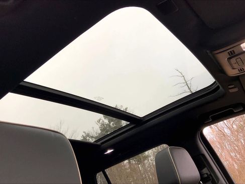 Used 2024 Chevrolet Tahoe Premier w/ Premium Package image 13