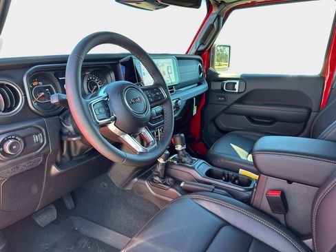 New 2026 Jeep Wrangler Unlimited Sahara w/ Safety Group AWD/4WD image 31