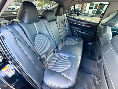 Used 2018 Toyota Camry SE w/ Moonroof Package FWD image 10