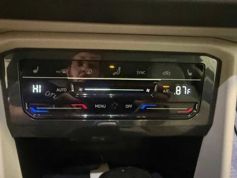 Used 2024 Volkswagen Tiguan SE w/ Panoramic Sunroof Package AWD/4WD image 34