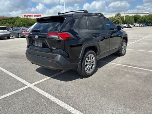 Used 2023 Toyota RAV4 XLE Premium FWD image 5