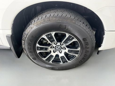 Used 2021 Nissan Titan SV w/ SV Convenience Package AWD/4WD image 38