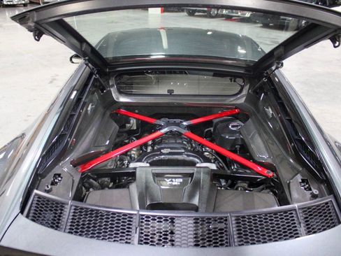 Used 2017 Audi R8 V10 w/ Carbon Exterior Package image 16