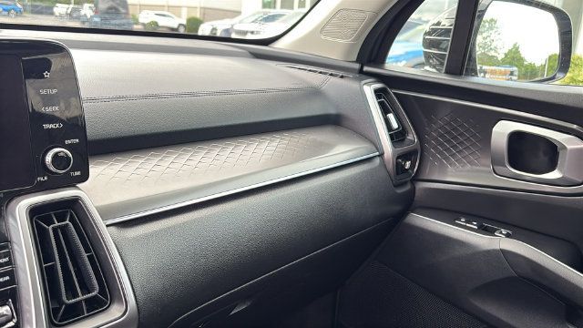 Used 2022 Kia Sorento S FWD image 23