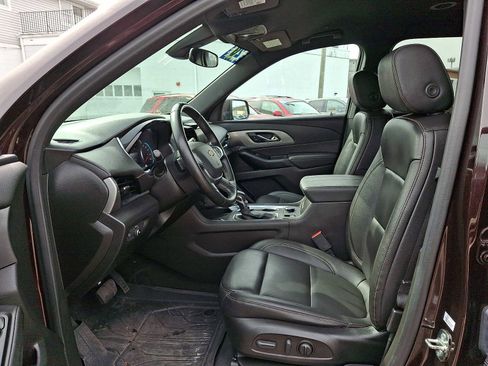 Used 2023 Chevrolet Traverse LT image 14