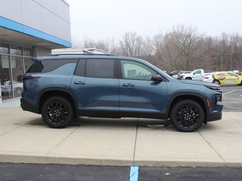 New 2026 Chevrolet Traverse LT w/ Midnight/Sport Edition image 3