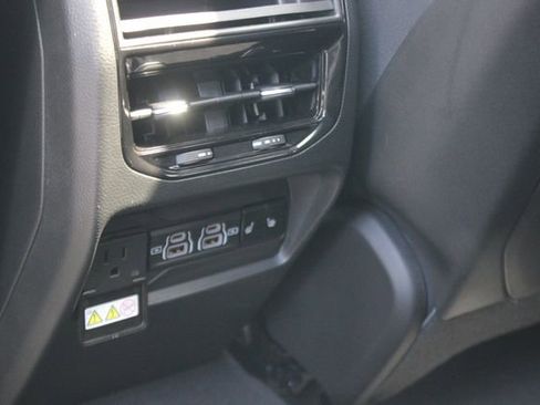 Used 2025 Jeep Grand Cherokee Limited w/ Luxury Tech Group II AWD/4WD image 27
