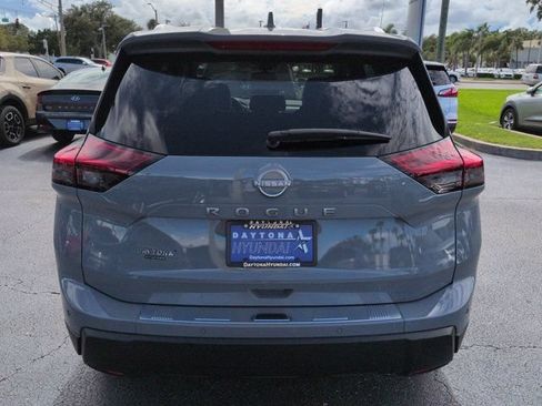 Used 2026 Nissan Rogue SV w/ SV Premium Package FWD image 5