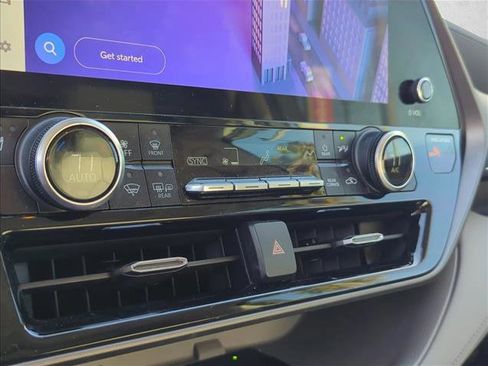 Used 2023 Toyota Highlander XLE FWD image 18