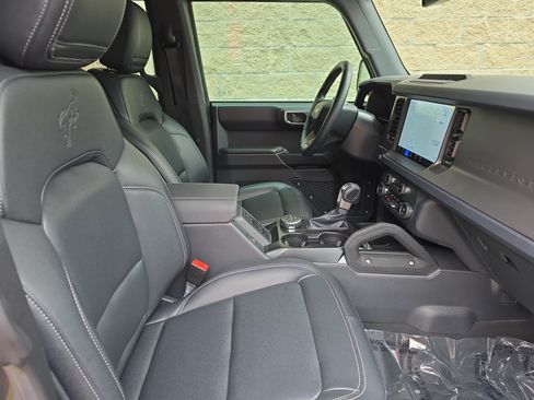 Used 2025 Ford Bronco Badlands AWD/4WD image 10