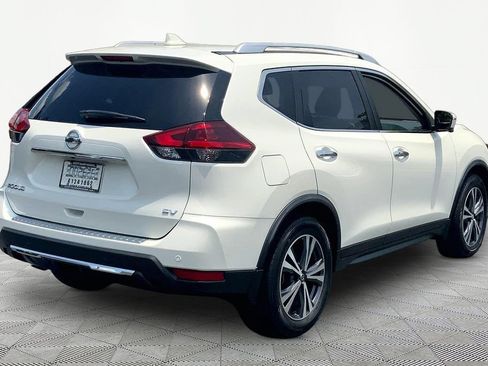 Used 2019 Nissan Rogue SV w/ Premium Package FWD image 5