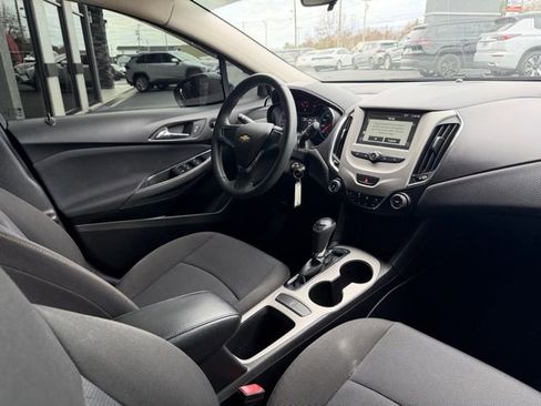Used 2018 Chevrolet Cruze LS image 12