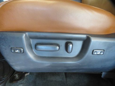 Used 2017 Toyota Sequoia Platinum RWD image 16