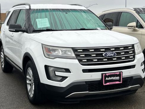 Used 2017 Ford Explorer XLT w/ Equipment Group 201A image 3
