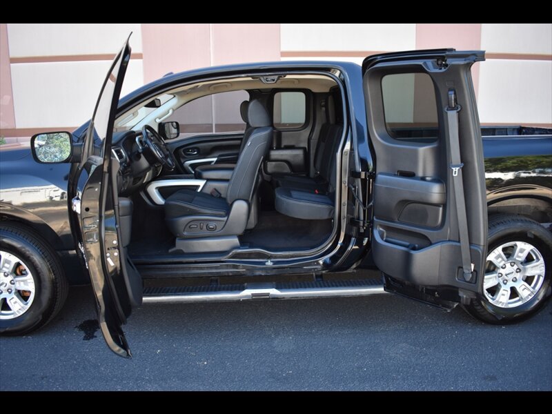 Used 2018 Nissan Titan SV w/ SV Convenience Package RWD image 22