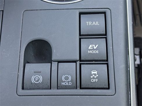 Used 2025 Toyota Highlander XLE image 30