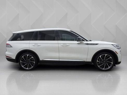 Used 2022 Lincoln Aviator Reserve w/ Equipment Group 201A AWD/4WD image 6
