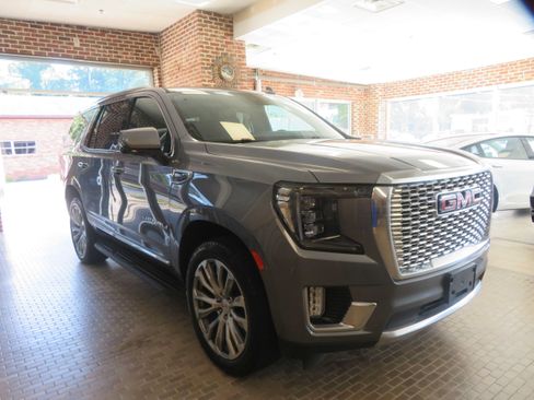 Used 2021 GMC Yukon Denali AWD/4WD image 3