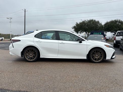 Used 2024 Toyota Camry SE image 4