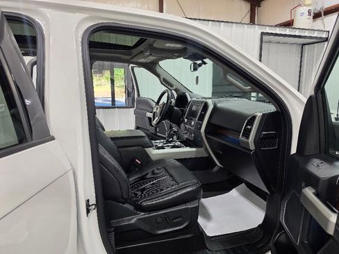 Used 2019 Ford F150 Lariat w/ Equipment Group 502A Luxury AWD/4WD image 9