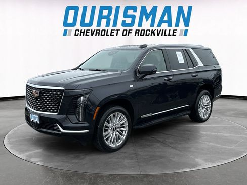 Used 2025 Cadillac Escalade Premium Luxury image 2